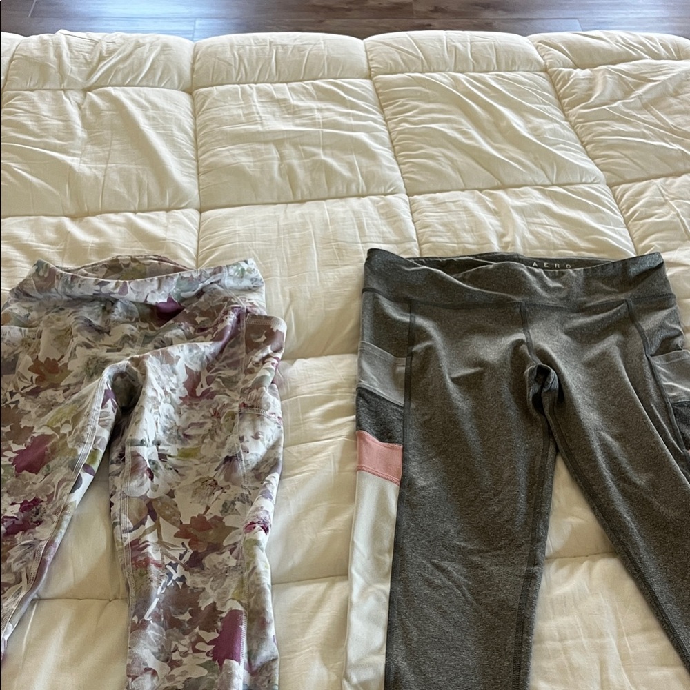 Lot of 2 pair of leggings RBX small Floral and aero large Gray Leggings Set